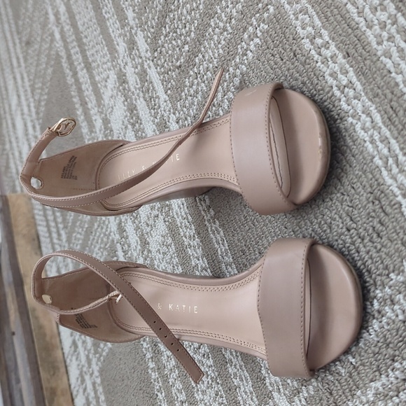 Nude wedges size six - Picture 2 of 4